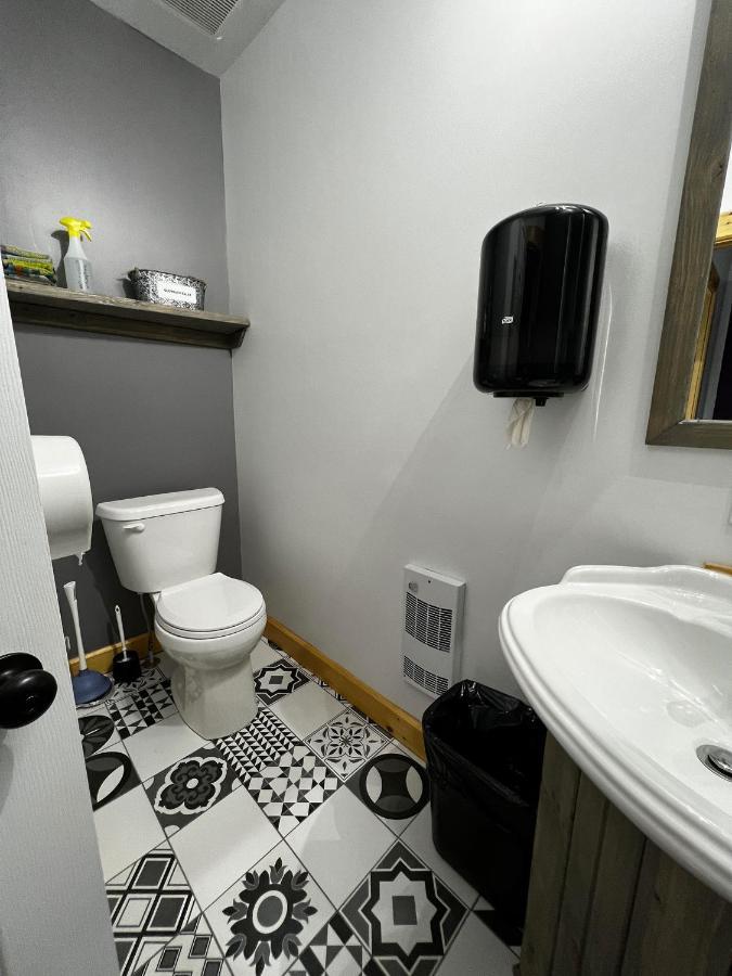 Chill Shack - Auberge Jeunesse Sainte Anne-des-Chênes エクステリア 写真